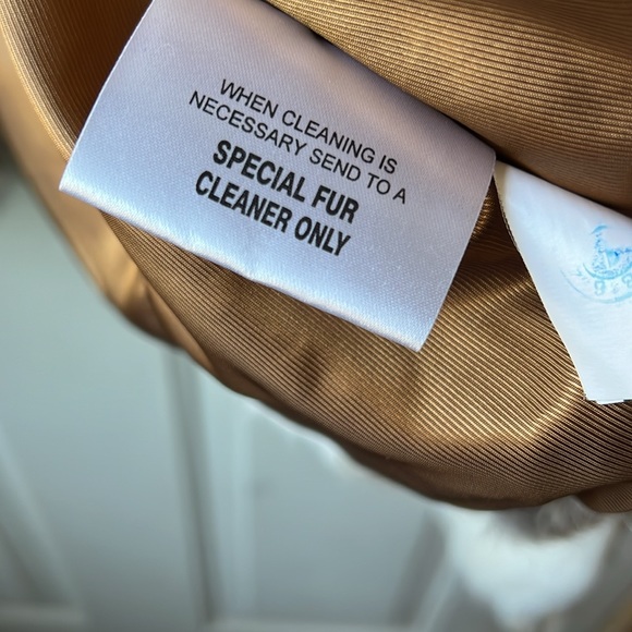 Excellent- Like New Genuine Fur Coat - Picture 5 of 9